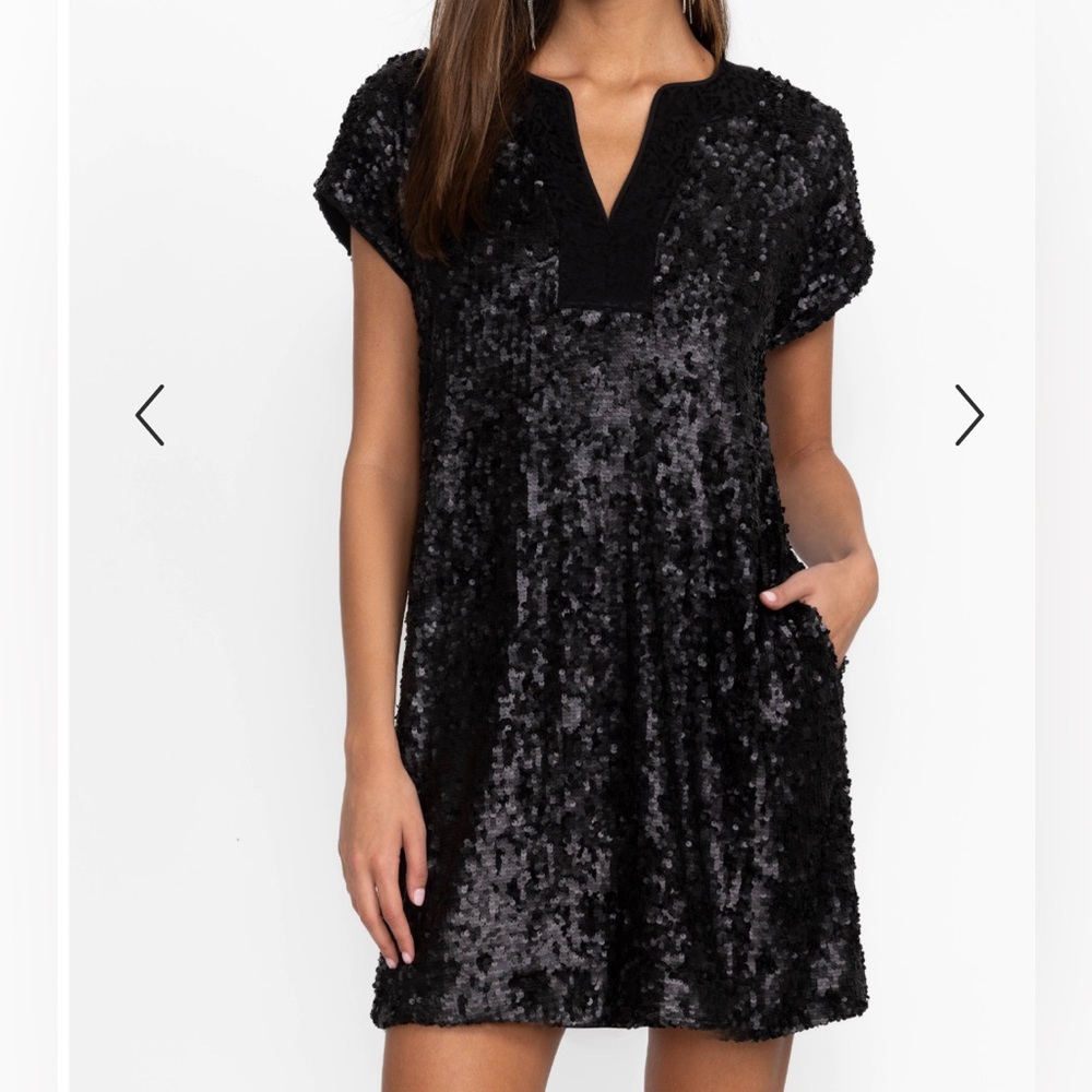 Johnny Was RENA SEQUIN DRESS
Color: Black Sequin
Fit: Standard
Size: S